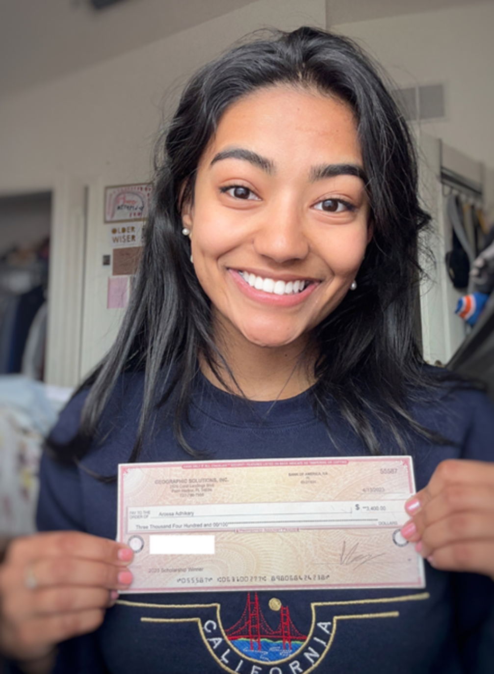 Acrossa Adhkary holding IT Scholarship Award check