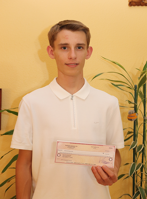Dominick Kapuscinski holding IT Scholarship Award check